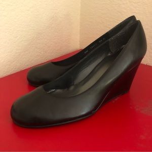 Black wedge pumps